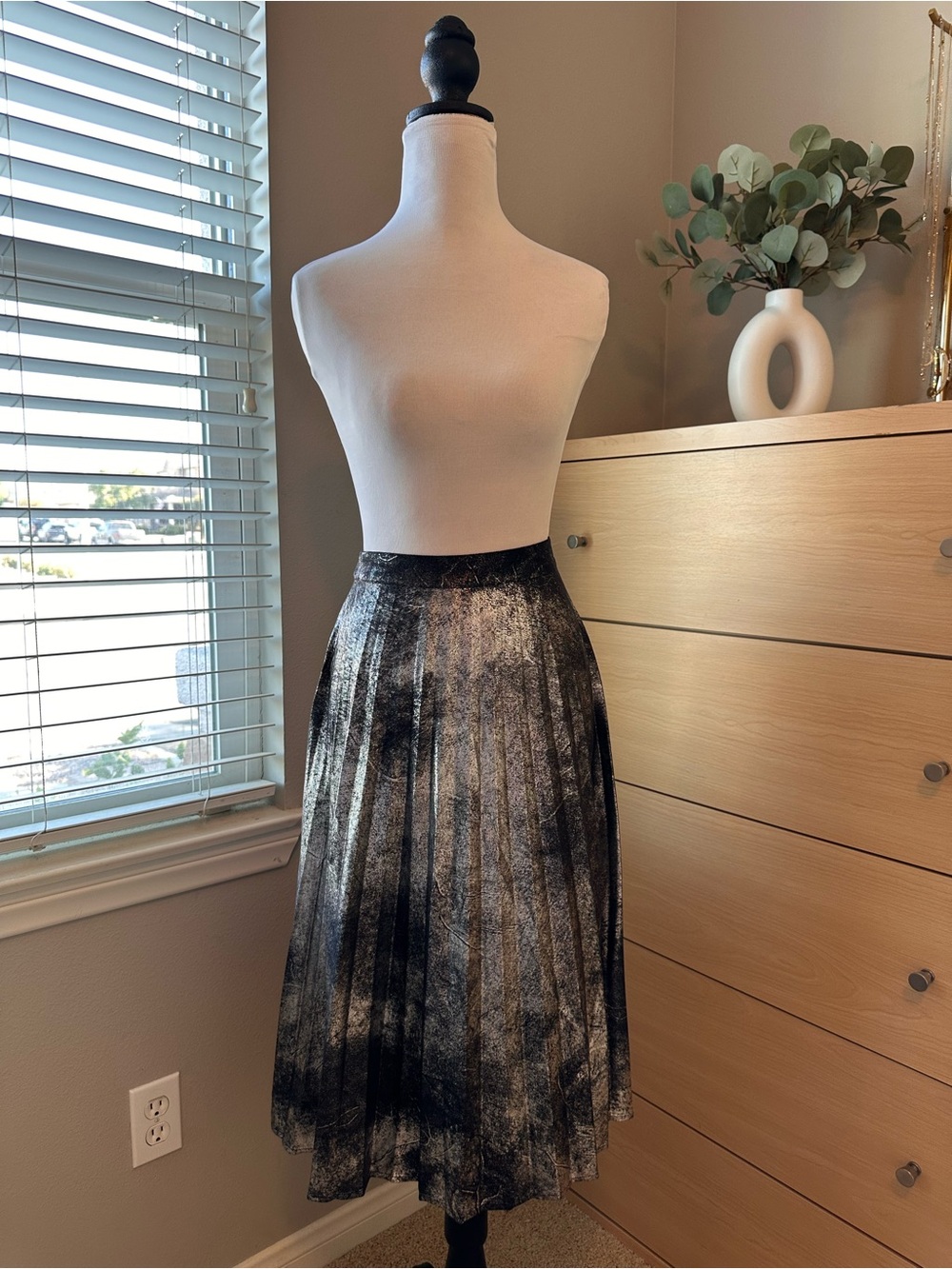 Vince Camuto Metallic Silver and Black Pleated Midi Skirt